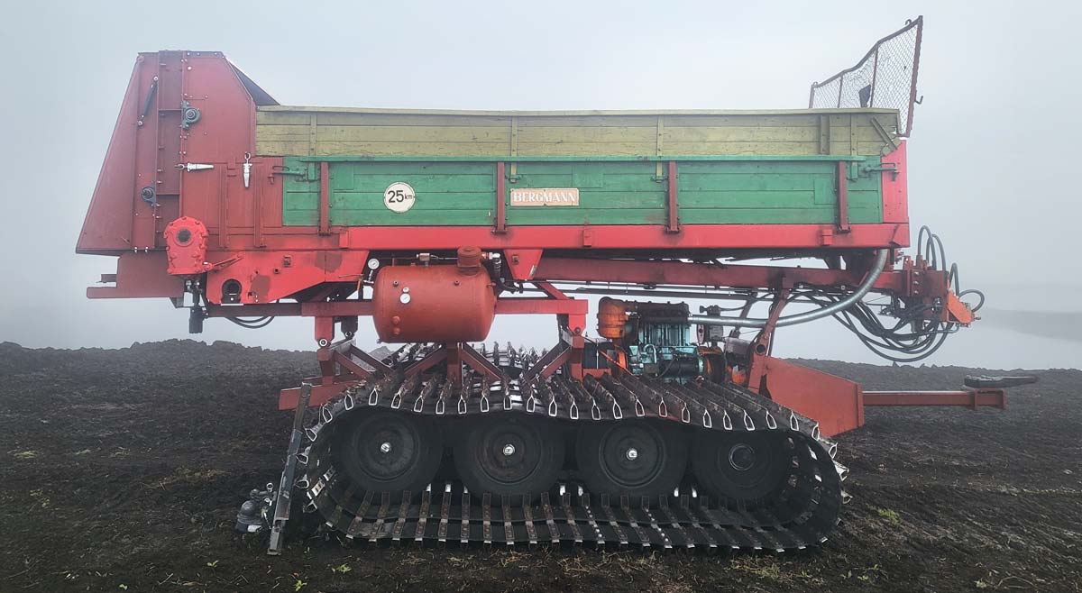 Block – Streuer auf Raupenfahrwerk